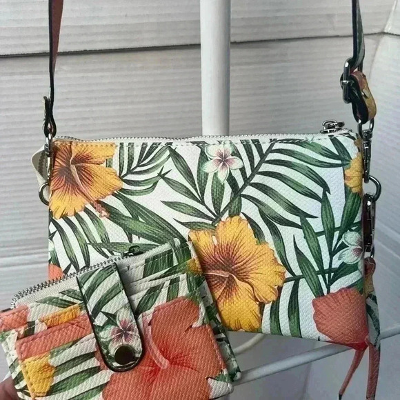 Jen and Co Crossbody Bag with matching wallet and phone wallet - Picture 14 of 16